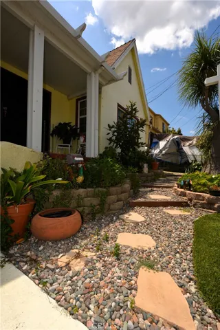 Charming front garden area