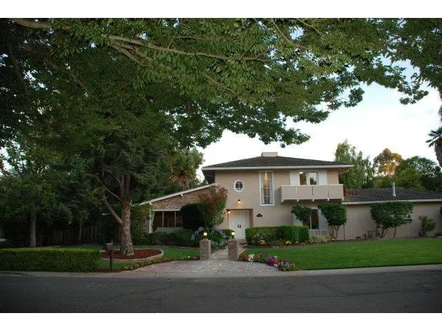 1346 Bellwood Court, Los Altos, California 94024