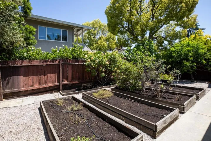 890 California Avenue, Palo Alto, California 94306