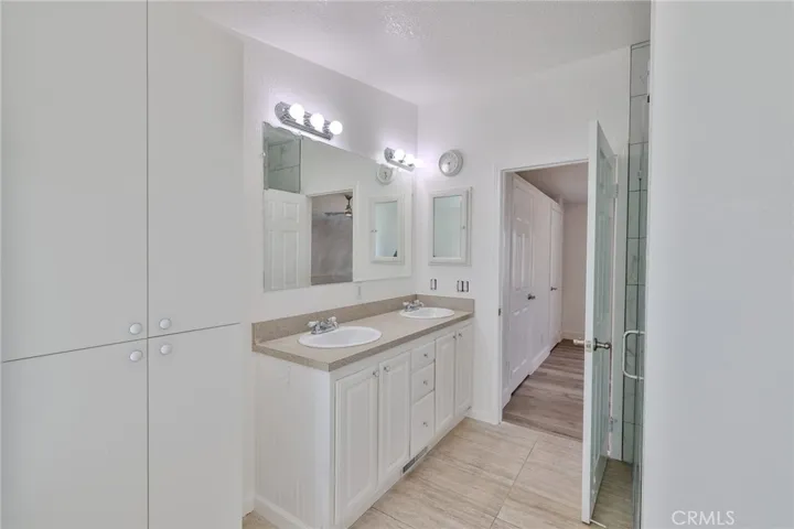 Cabinets in Bath