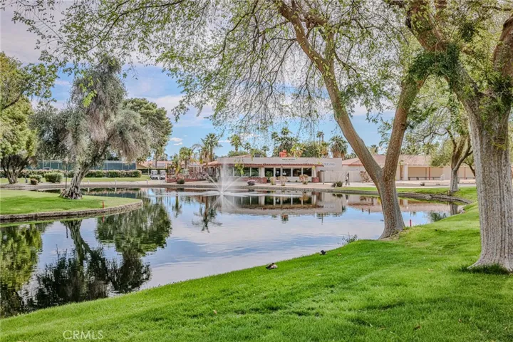 Nick's Restaurant, Clubhouse, Tennis courts, Golf