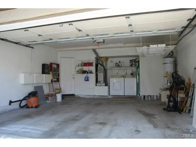 2 CAR GARAGE