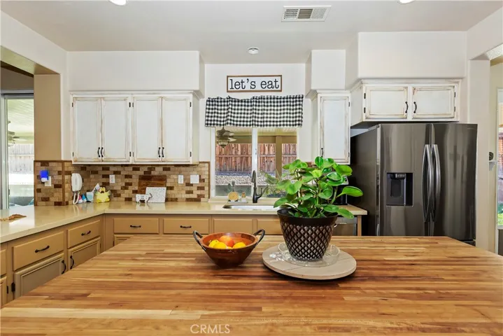 12457 Los Moras, Victorville, California 92392