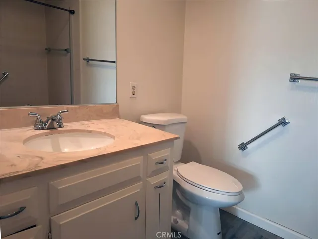 Guest bathroom with shower/tub combo