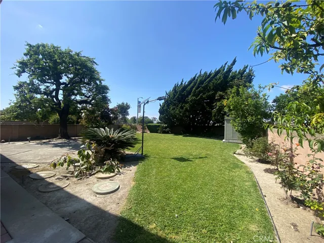 11095 Begonia Avenue, Fountain Valley, California 92708