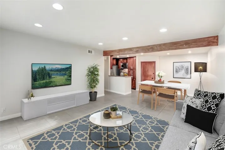 18620 Hatteras Street 211, Tarzana, California 91356