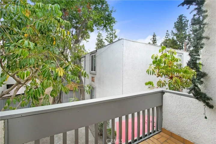 18620 Hatteras Street 211, Tarzana, California 91356