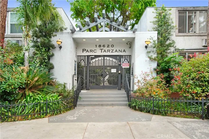 18620 Hatteras Street 211, Tarzana, California 91356