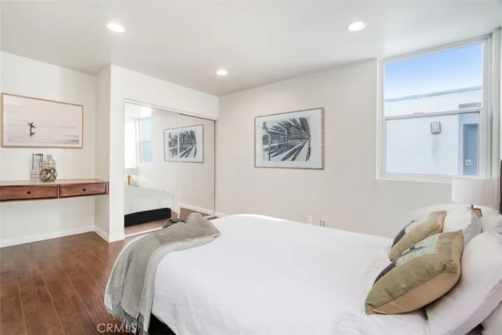 18620 Hatteras Street 211, Tarzana, California 91356