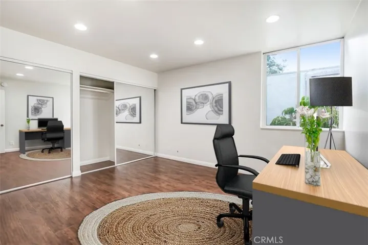 18620 Hatteras Street 211, Tarzana, California 91356