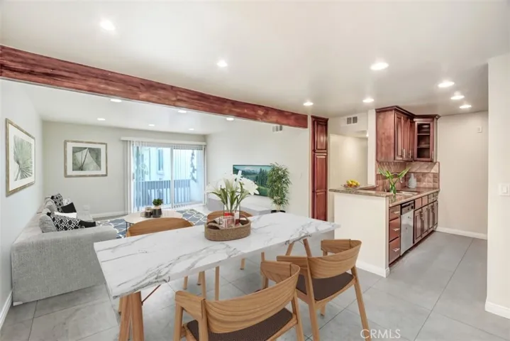 18620 Hatteras Street 211, Tarzana, California 91356