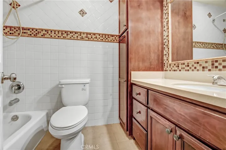18620 Hatteras Street 211, Tarzana, California 91356