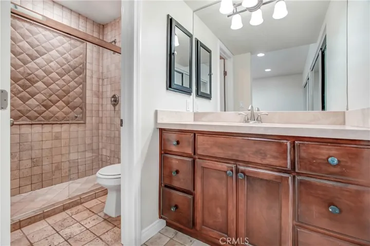 18620 Hatteras Street 211, Tarzana, California 91356