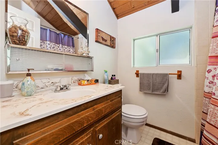 1075 Grass Valley Road, Lake Arrowhead, California 92352