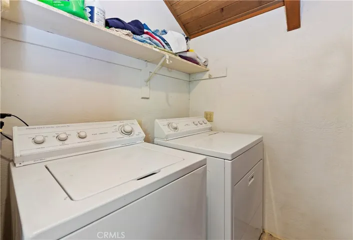 1075 Grass Valley Road, Lake Arrowhead, California 92352