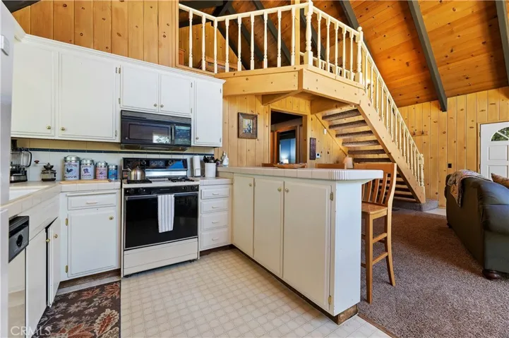 1075 Grass Valley Road, Lake Arrowhead, California 92352