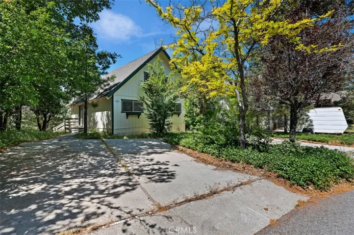 1075 Grass Valley Road, Lake Arrowhead, California 92352