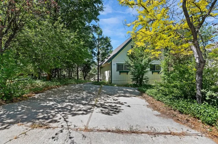 1075 Grass Valley Road, Lake Arrowhead, California 92352