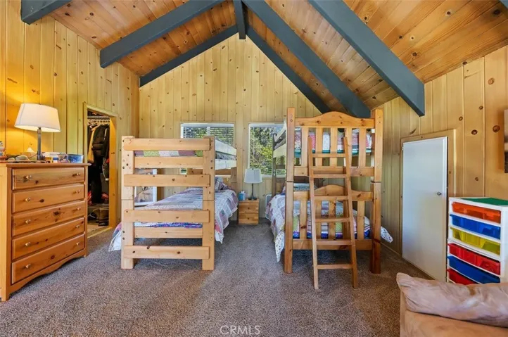 1075 Grass Valley Road, Lake Arrowhead, California 92352
