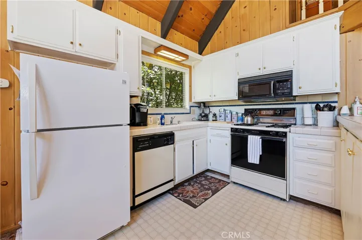 1075 Grass Valley Road, Lake Arrowhead, California 92352