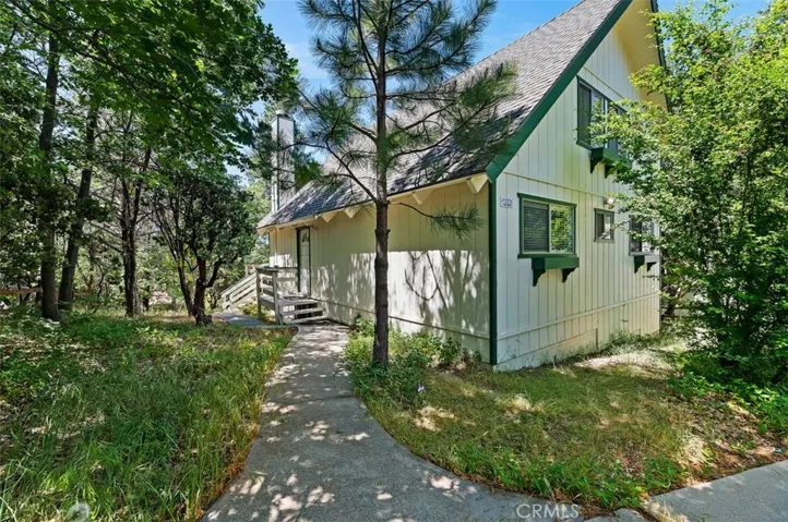 1075 Grass Valley Road, Lake Arrowhead, California 92352