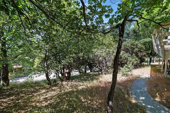 1075 Grass Valley Road, Lake Arrowhead, California 92352