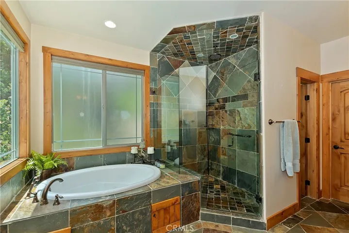 26611 Amador Lane, Lake Arrowhead, California 92352