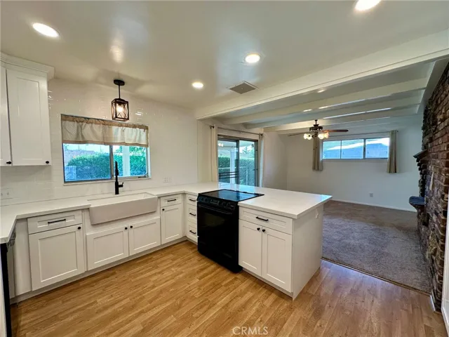 950 E Mountain View Avenue, Glendora, California 91741