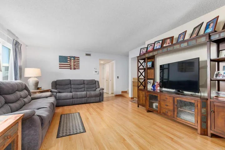 435 Mainsail Road, Oceanside, California 92054