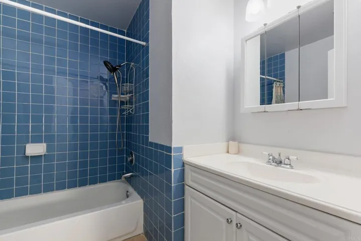 435 Mainsail Road, Oceanside, California 92054