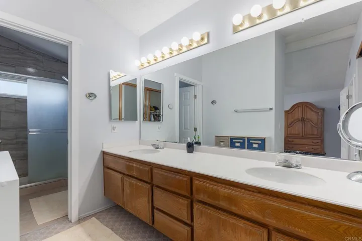 435 Mainsail Road, Oceanside, California 92054