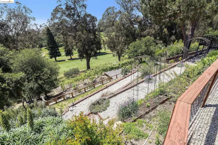 530 Elysian Fields Dr, Oakland, California 94605