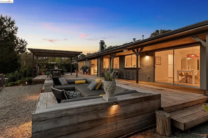 530 Elysian Fields Dr, Oakland, California 94605