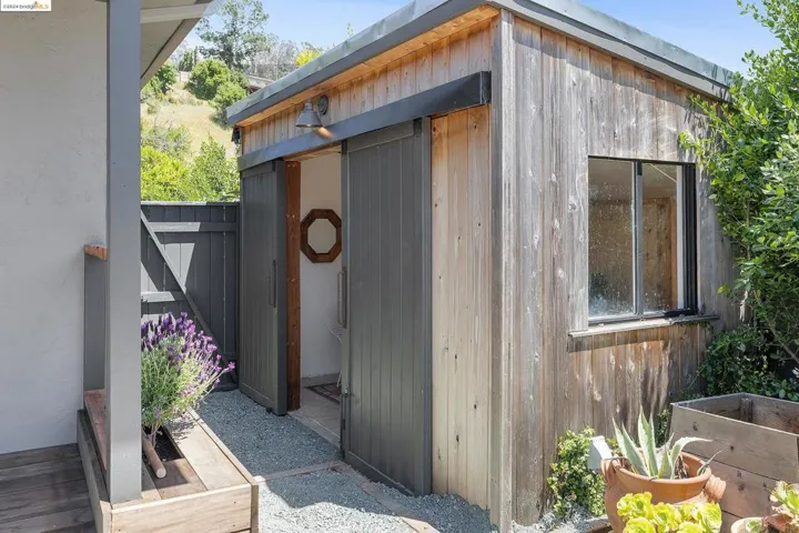 530 Elysian Fields Dr, Oakland, California 94605