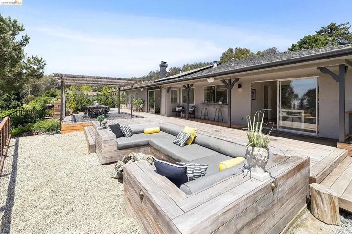 530 Elysian Fields Dr, Oakland, California 94605