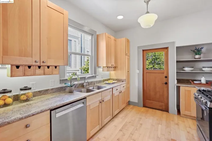 2440 E 23rd St, Oakland, California 94601