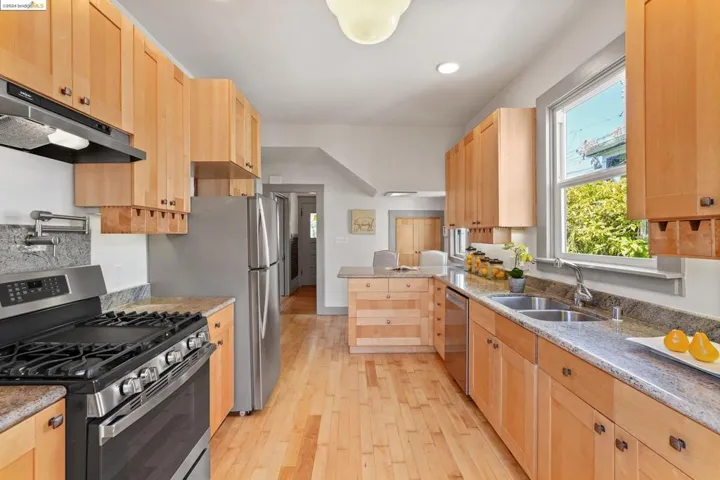 2440 E 23rd St, Oakland, California 94601