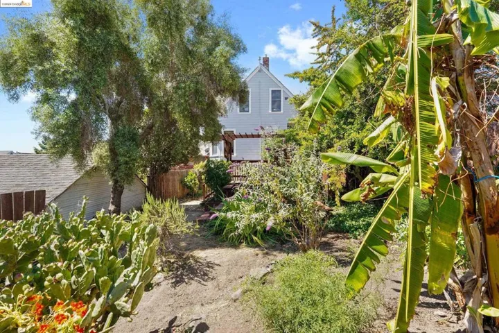 2440 E 23rd St, Oakland, California 94601