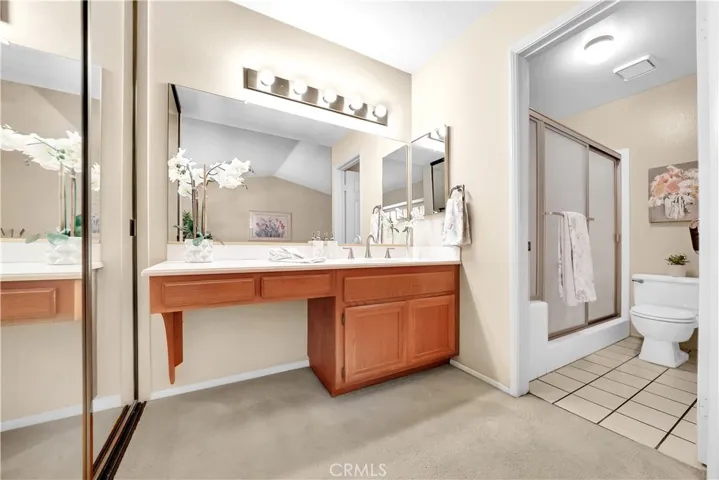 Master Bathroom Includes a Sit-Down Vanity Area!