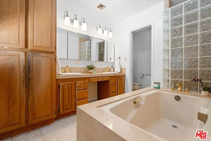 Primary bath