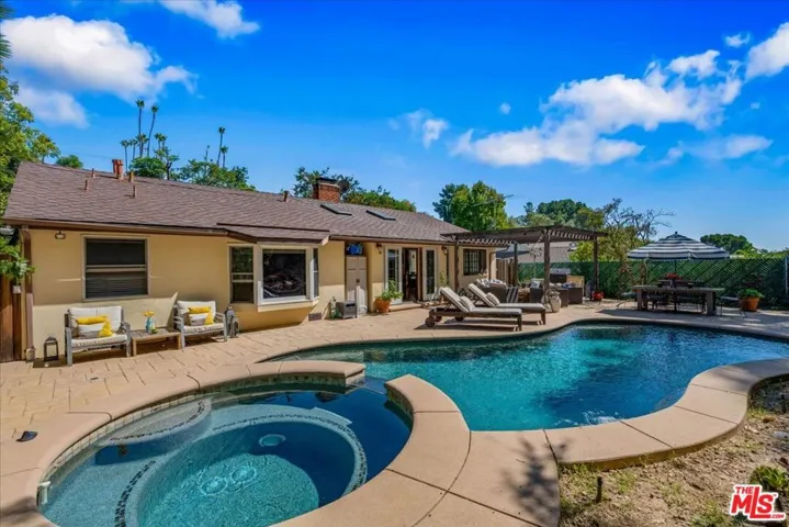 Stunning Pool & Spa