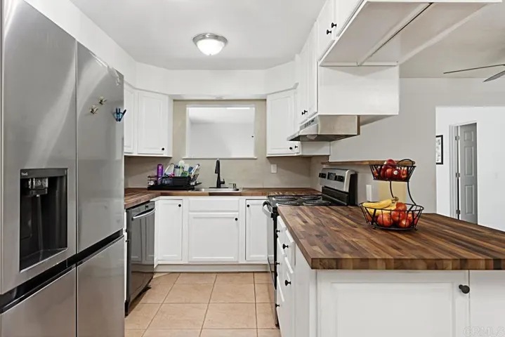 714 Convertible Lane, Fallbrook, California 92028