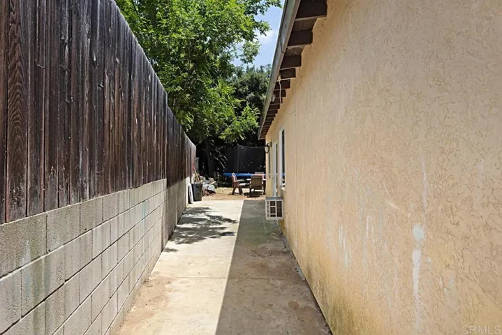 714 Convertible Lane, Fallbrook, California 92028