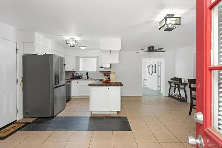 714 Convertible Lane, Fallbrook, California 92028
