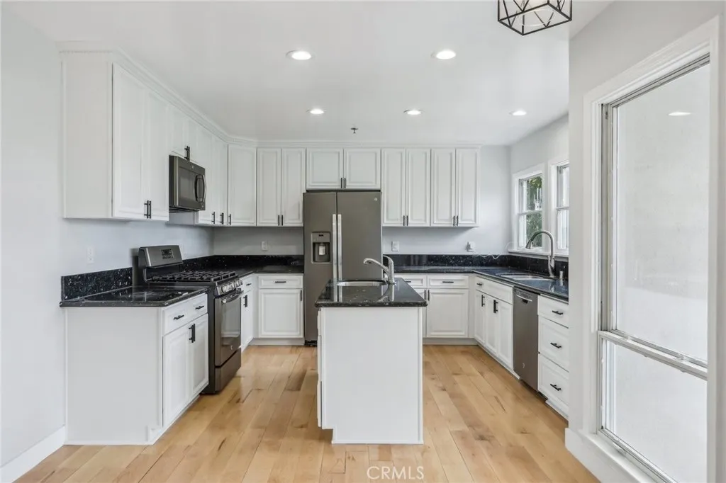 3600 Multiview Drive, Los Angeles, California 90068 home-pic-15