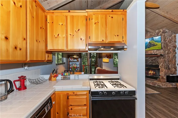 760 Lake Drive, Lake Arrowhead, California 92352