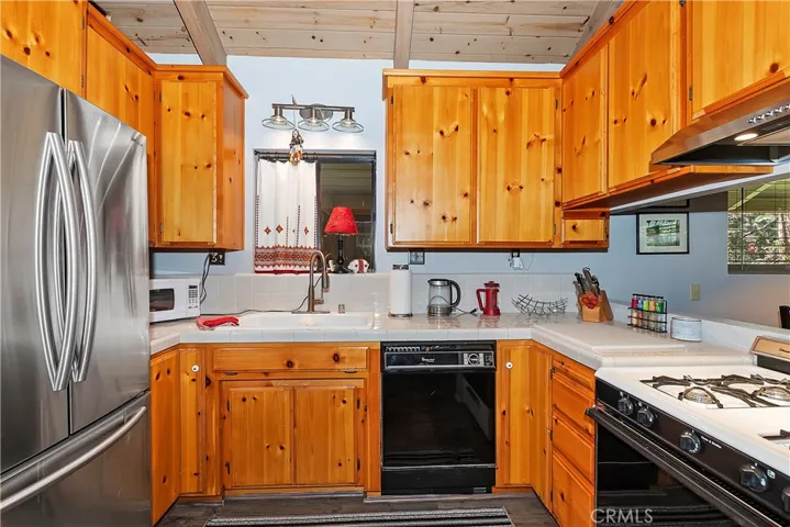 760 Lake Drive, Lake Arrowhead, California 92352