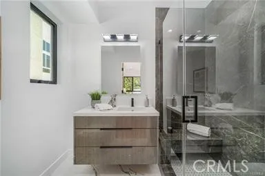 14553 Benefit Street, Sherman Oaks, California 91403