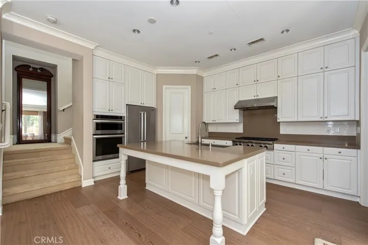61 Thornapple, Irvine, California 92620