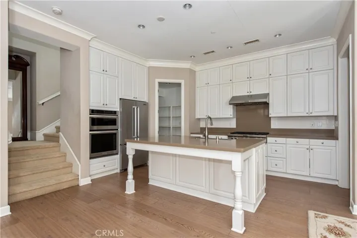 61 Thornapple, Irvine, California 92620